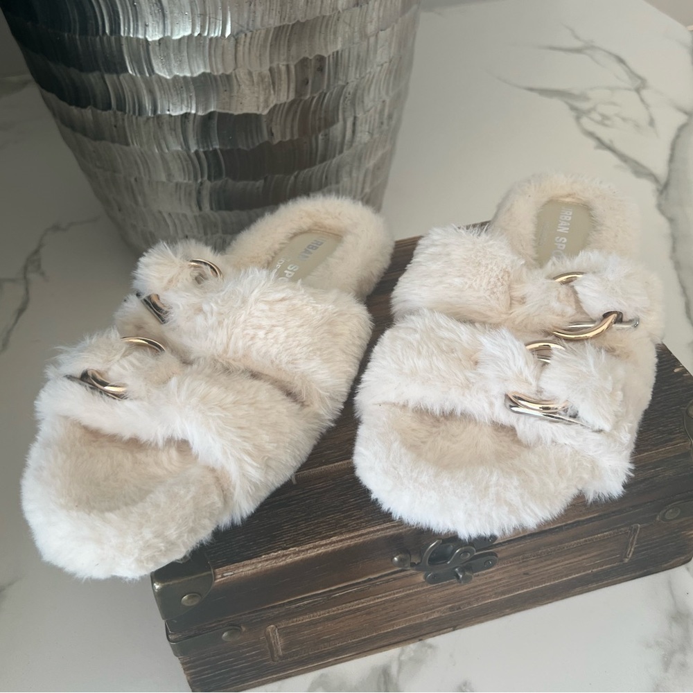 J/Slides Urban Sport J Slides Babee Faux Fur in Cream - Picture 2 of 8